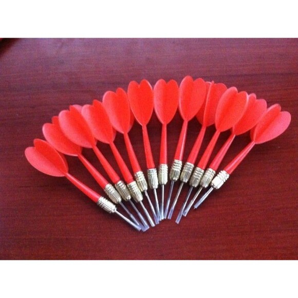 Red Plastic Darts 12 pcs - Picture 1 of 1